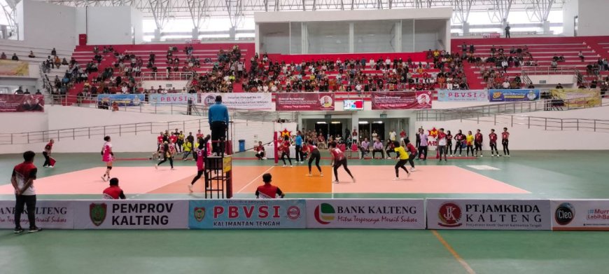 Atlet Kejuaraan Gubernur Cup Bola Voli  Puji GOR Indoor Serbaguna Palangka Raya