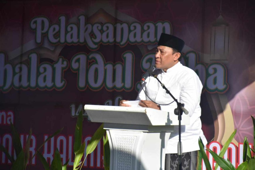 Gubernur dan Wagub Sholat Ied Bersama di Istana Isen Mulang