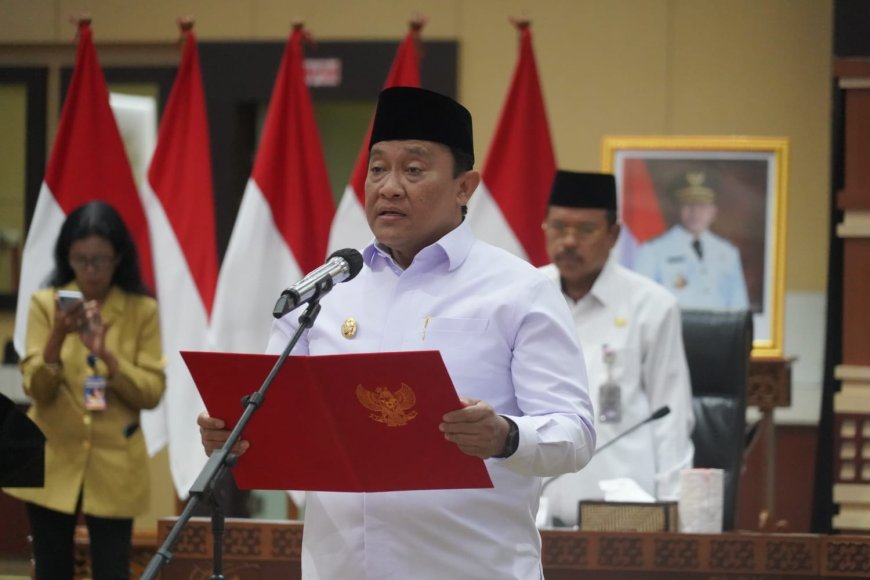 Wagub Lantik dan Mengambil Sumpah Pejabat Administrator di Lingkungan Pemprov Kalteng