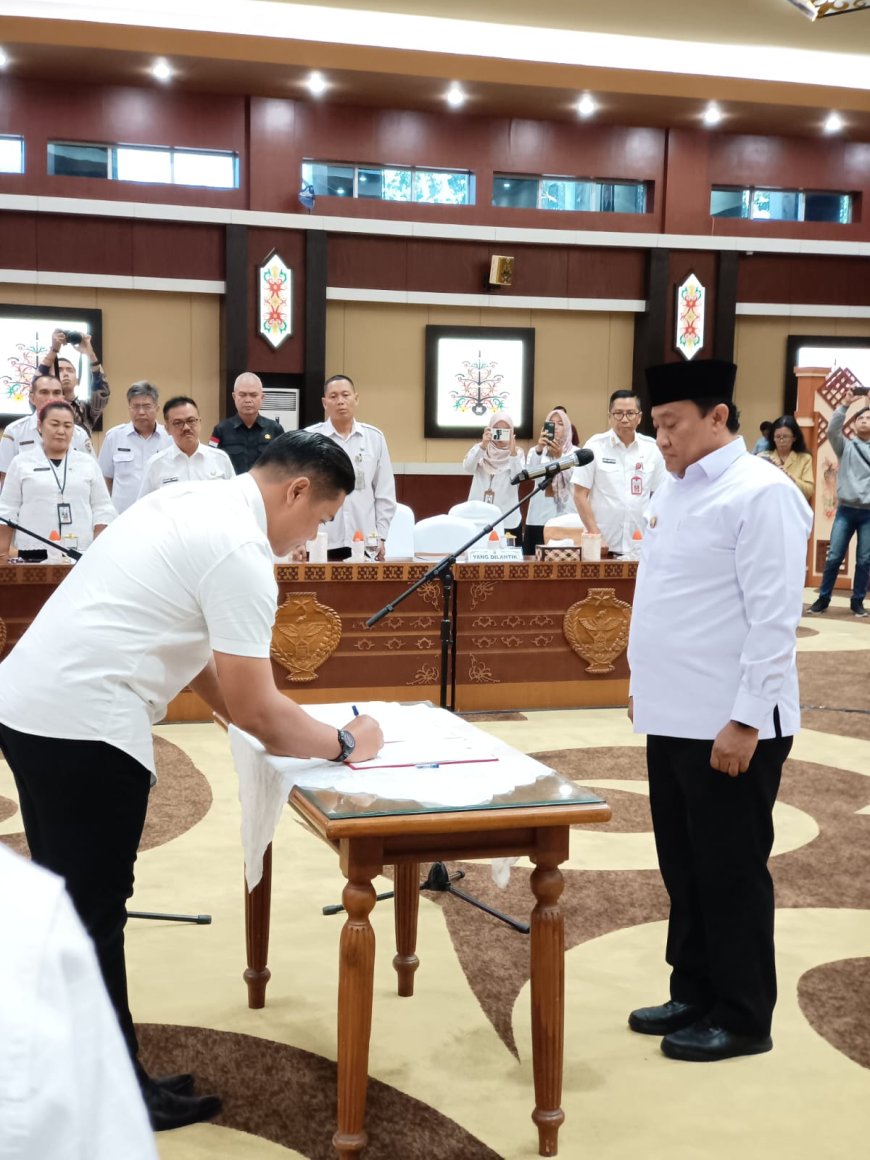 Wagub Lantik dan Mengambil Sumpah Pejabat Administrator di Lingkungan Pemprov Kalteng