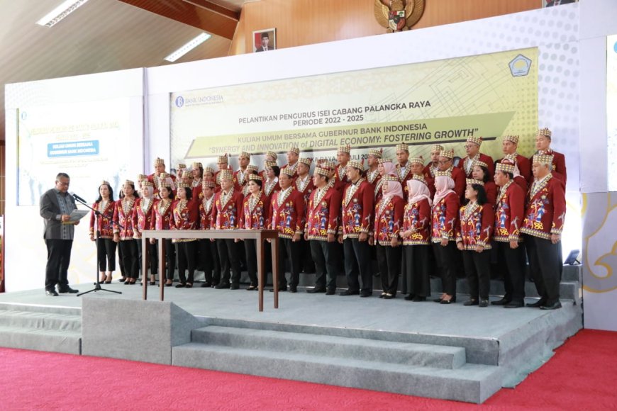 Sekda Nuryakin Hadiri Pelantikan Pengurus ISEI Cabang Palangka Raya Periode 2022-2025