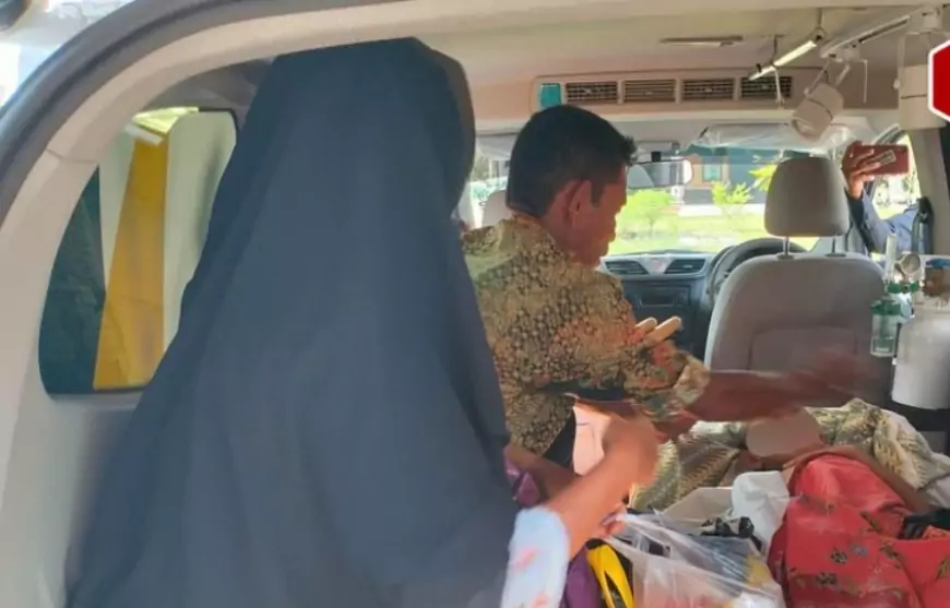 Tim 112 Rujuk Pasien Pengidap Kanker ke Rumah Sakit