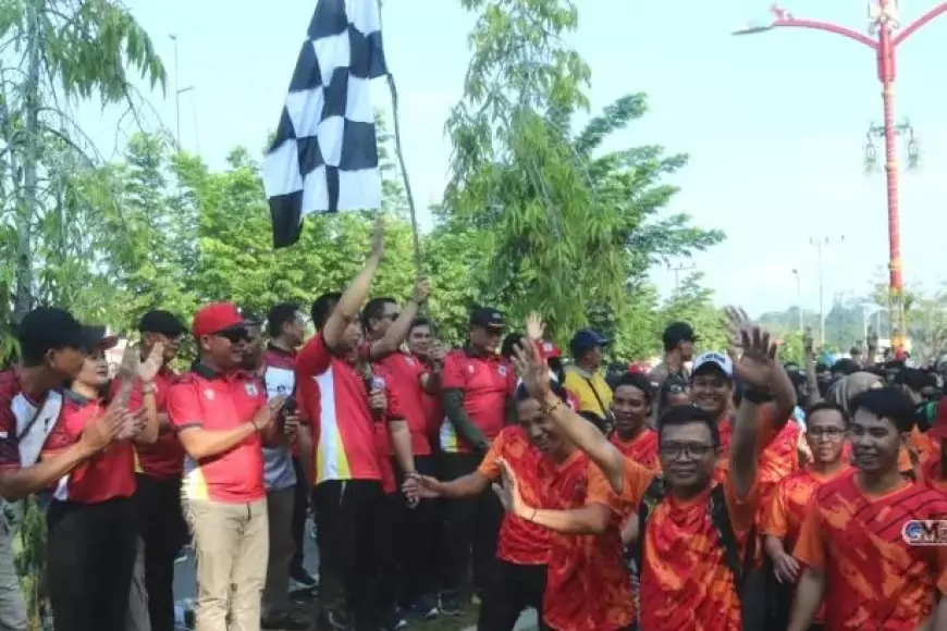 Ribuan Warga Meriahkan Jalan Sehat dalam Rangka HUT ke-22 Kabupaten Murung Raya