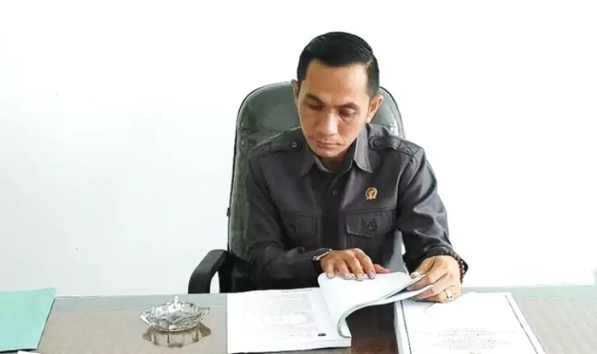 Rumput Liar di Bahu Jalan Kasongan-Tumbang Samba Ganggu Pengendara
