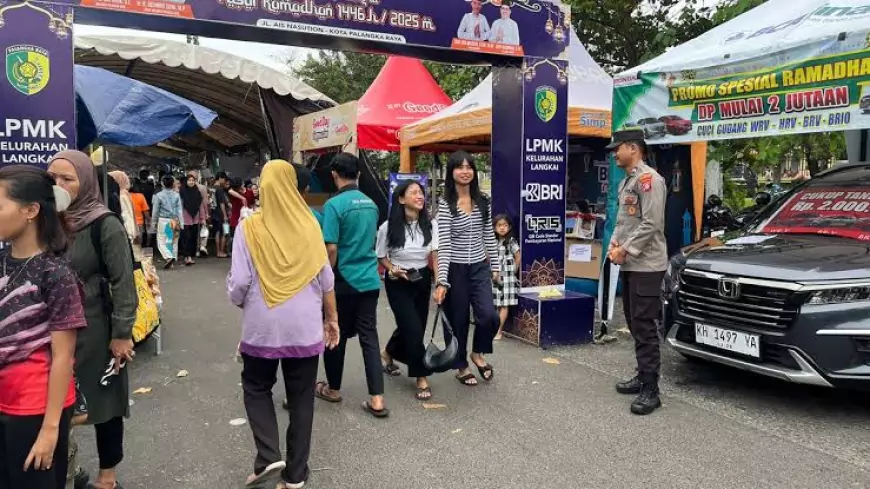 Pasar Ramadan di Jalan Ais Nasution Palangka Raya Menjadi Favorit Warga untuk Berburu Takjil