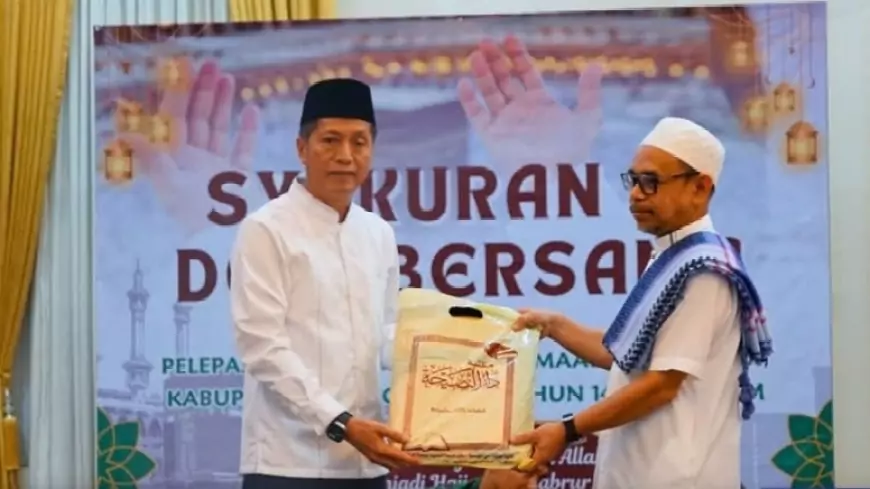 Pj Bupati Barito Utara Lepas Keberangkatan Jamaah Haji, Ingatkan Jaga Diri dan Nama Daerah